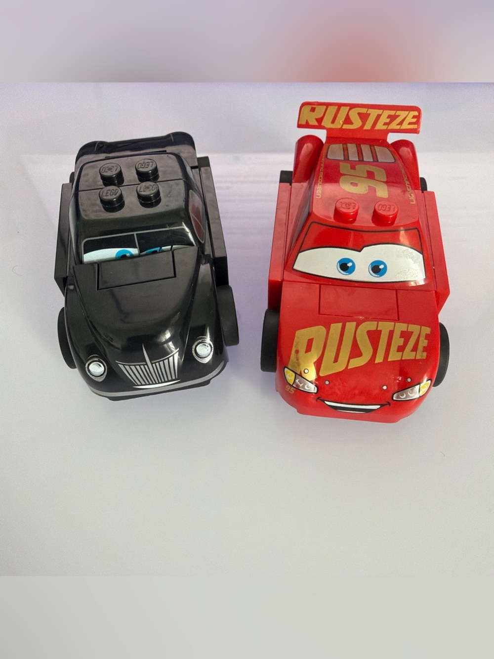 LEGO Juniors: Cars Disney Pixar Moon And Lightning McQueen Figures